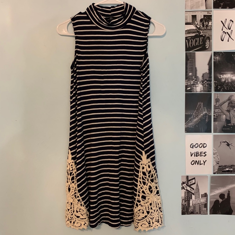 Striped dress w design